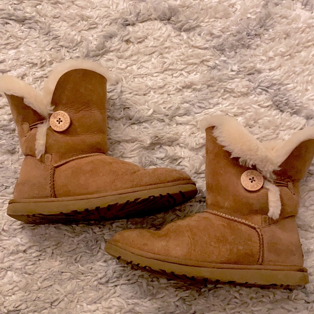 UGG 👢boots bailey button 2 boots II chestnut suede reversible fur women’s sz 8! - Picture 2 of 14